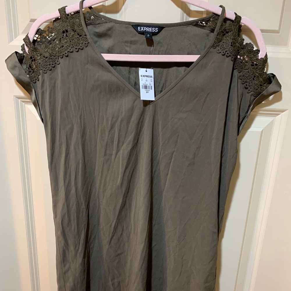 Green short sleeve